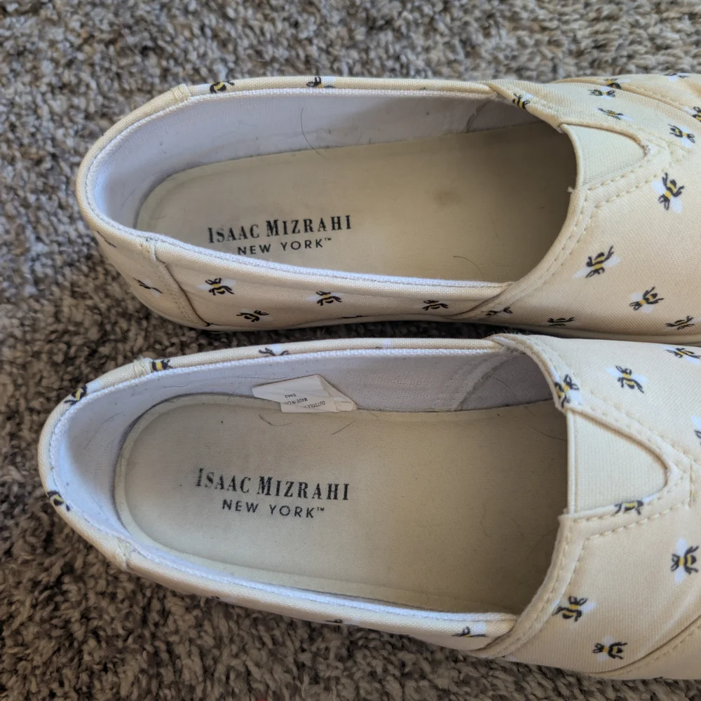 Isaac Mizrahi Bee Print Loafers - Picture 3 of 4